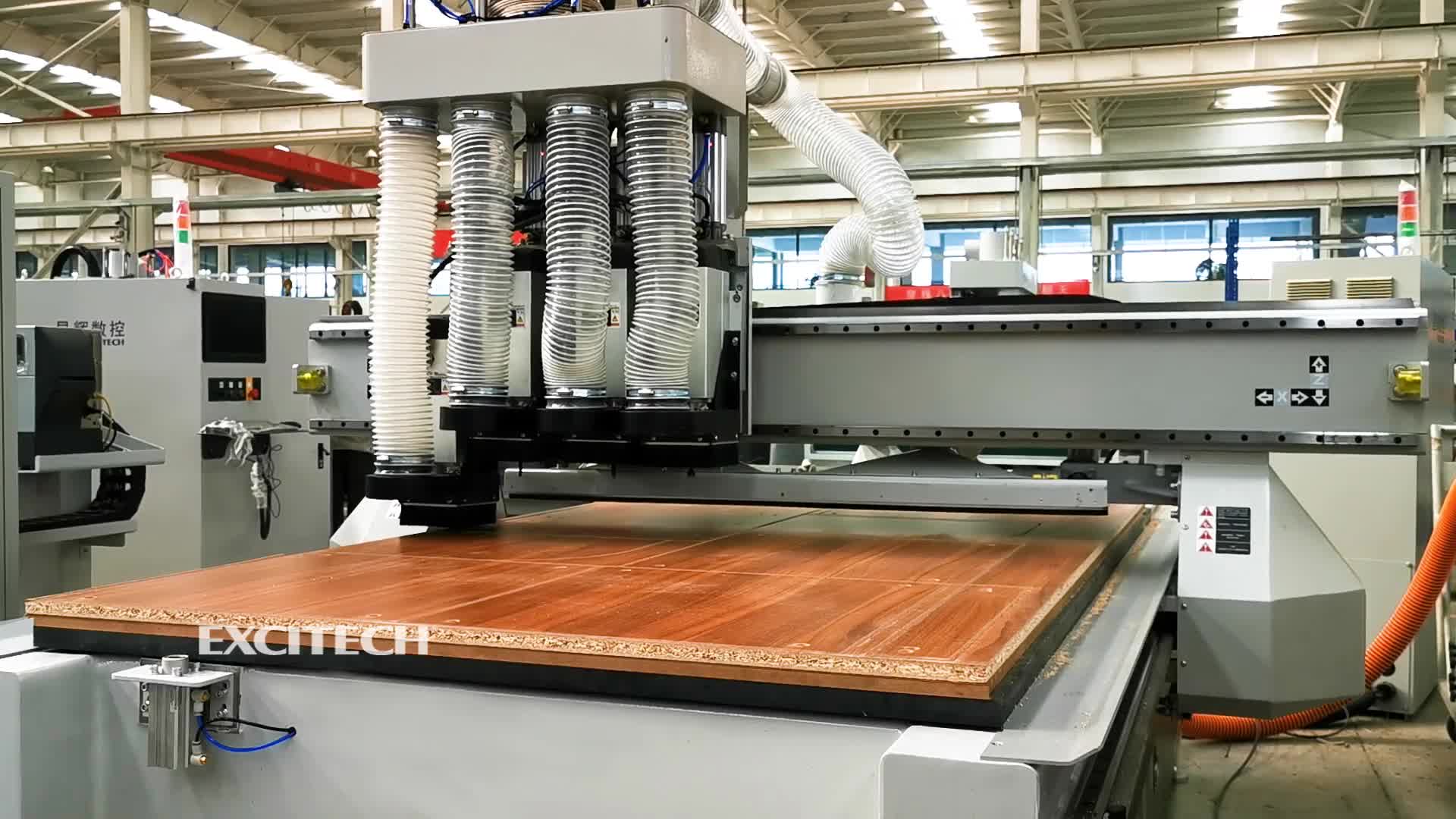 EQUQUECTITH Төрт бас жұмыс орталығы CNC машинасы